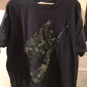 Nike men’s XXL black T-shirt with camo writing